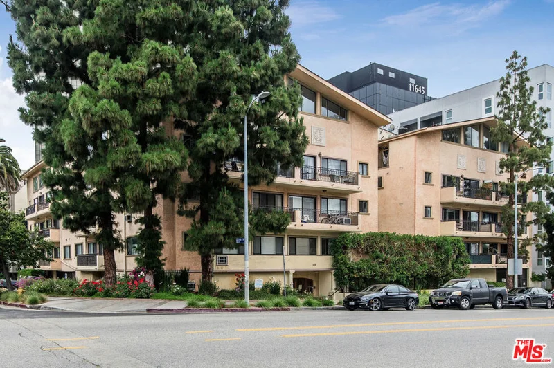 1154 Barrington #112, Los Angeles, CA 90049