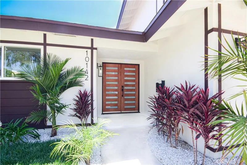 10142 Valley Forge, Huntington Beach, CA 92646