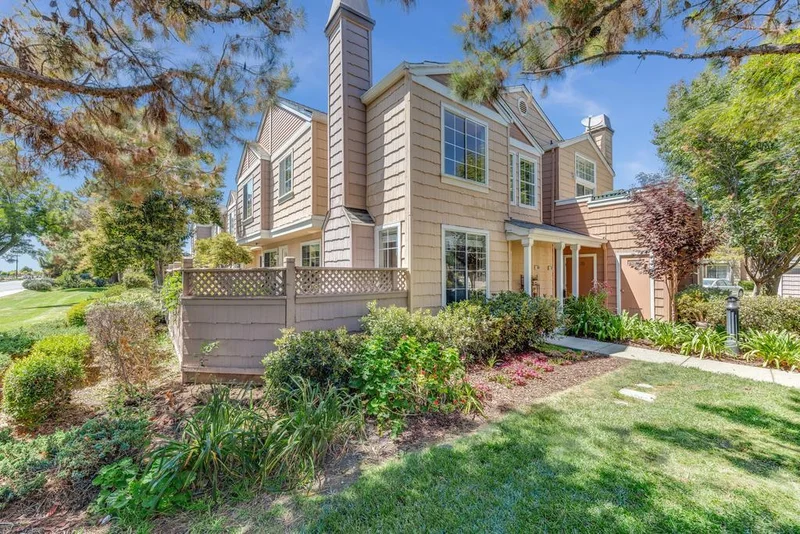104 Camerota, Redwood City, CA 94065