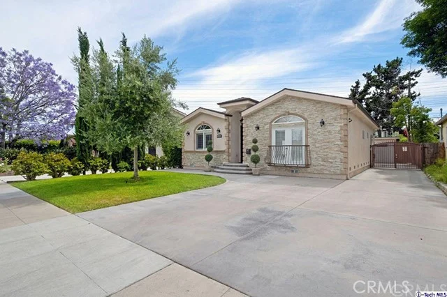1039 Kenwood, Burbank, CA 91505
