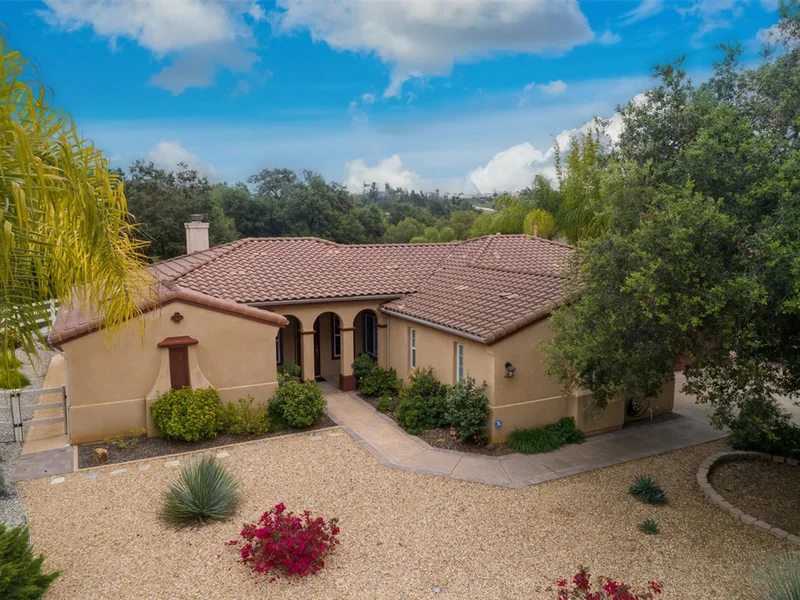 422 Crestcourt Ln, Fallbrook, CA 92028