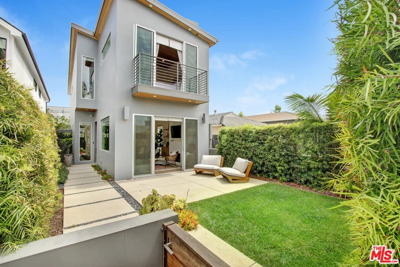 11850 Tennessee, Los Angeles, CA 90064