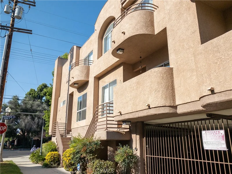11524 Moorpark #4, North Hollywood, CA 91602