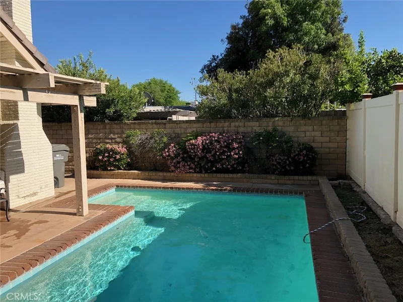 27045 Rio Bosque, Valencia, CA 91354