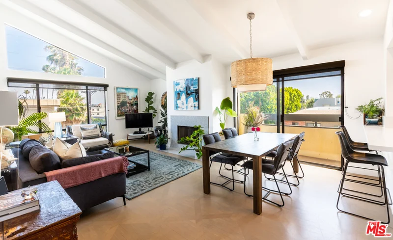 1250 Amherst #304, Los Angeles, CA 90025