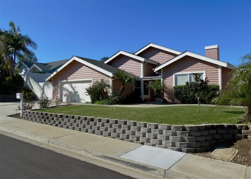 1048 La Sombra Dr, San Marcos, CA 92078