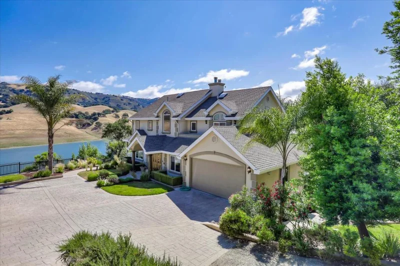 2983 Holiday, Morgan Hill, CA 95037