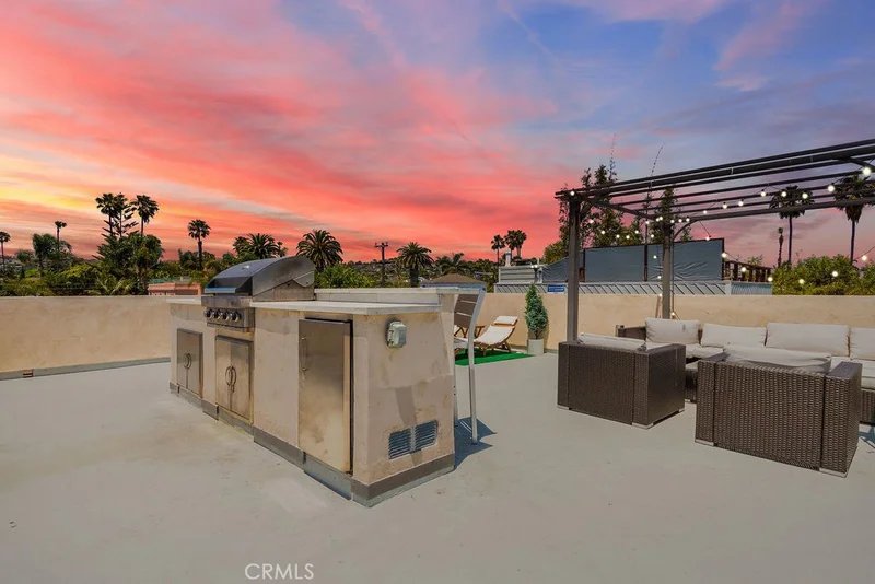 1150 Emerald, San Diego, CA 92109