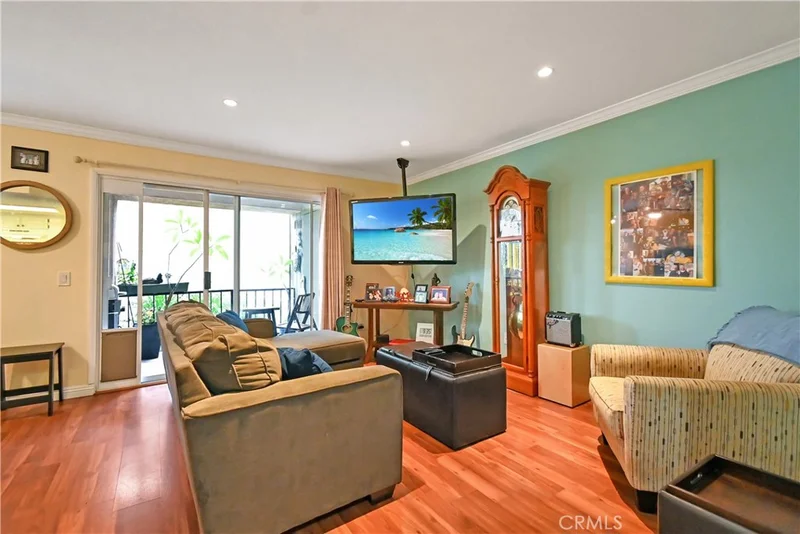 2556 Avenida Del Vista #103, Corona, CA 92882