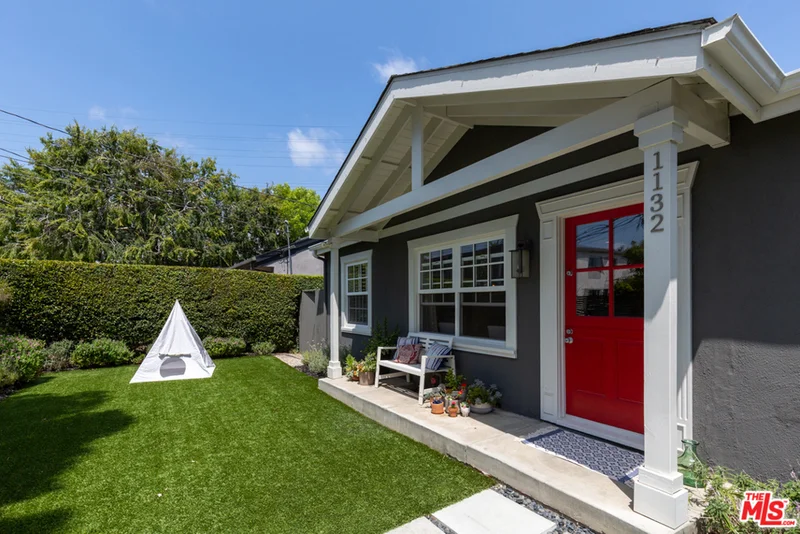 1132 Superba, Venice, CA 90291