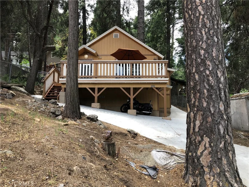 560 State Highway 138, Crestline, CA 92325