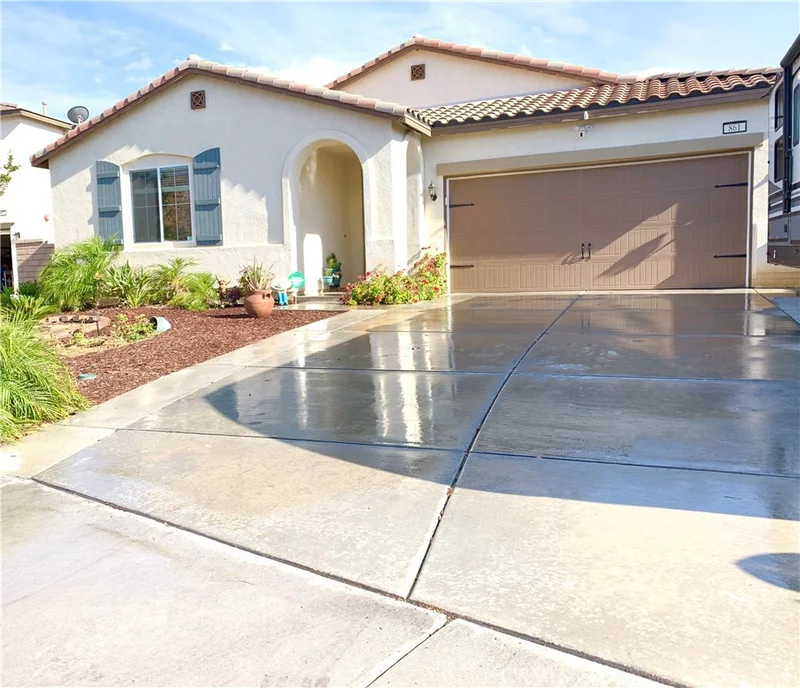 861 Santona, Perris, CA 92571