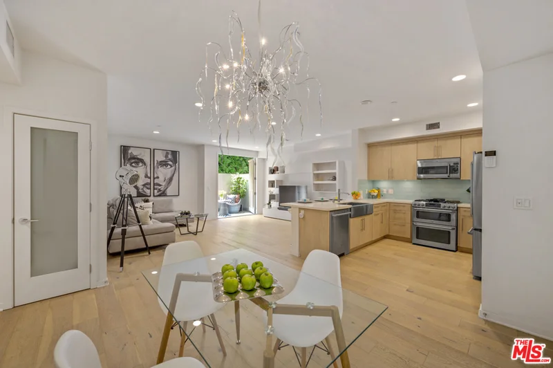 4240 Laurel Canyon #104, Studio City, CA 91604