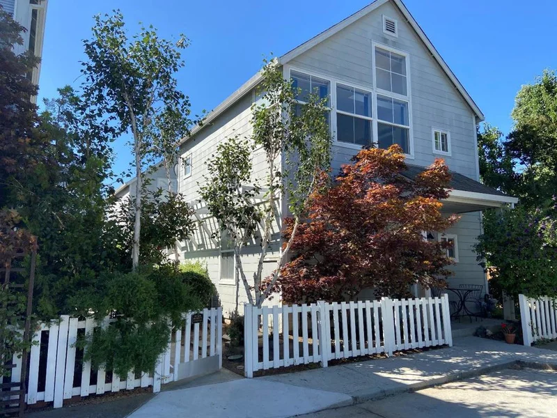 42 1st, Morgan Hill, CA 95037