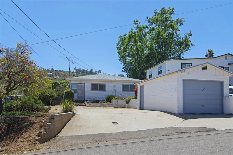 8544 Gardena Road, Lakeside, CA 92040