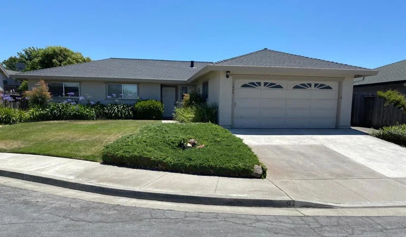 1245 Holly Tree, Hollister, CA 95023