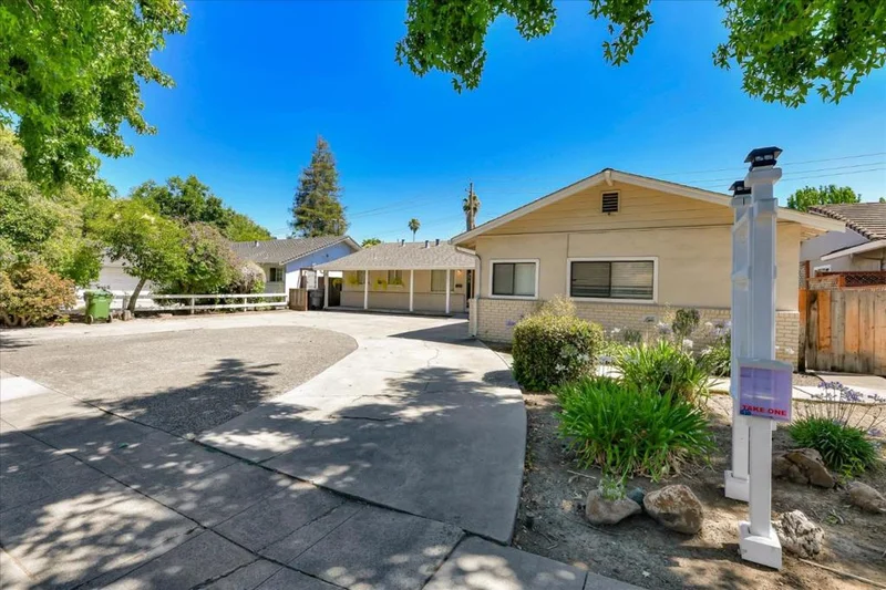 2734 Moorpark, San Jose, CA 95128