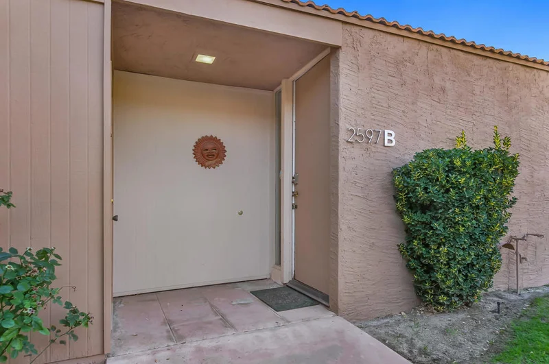 2597 Whitewater Club #B, Palm Springs, CA 92262