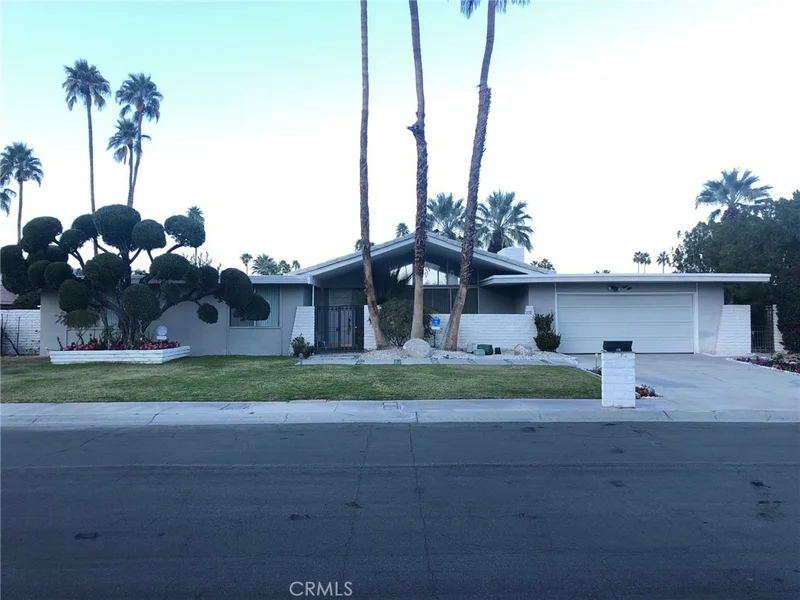 850 Sierra, Palm Springs, CA 92264
