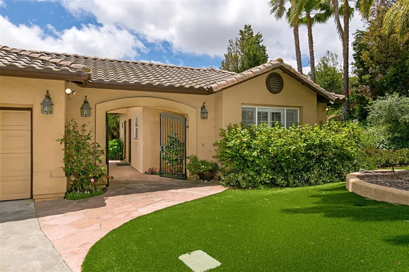 861 Quails Trail, Vista, CA 92081