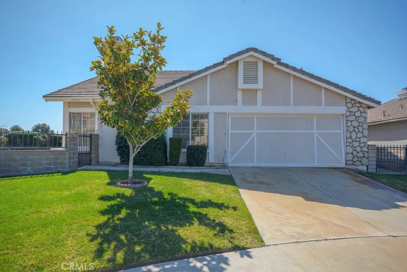 41113 Round Hill Ct, Cherry Valley, CA 92223