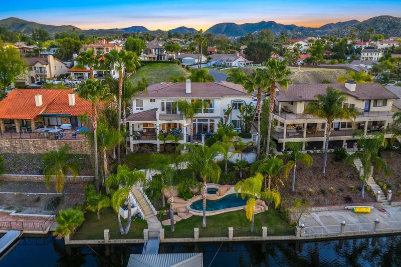 22818 Gray Fox Dr, Canyon Lake, CA 92587