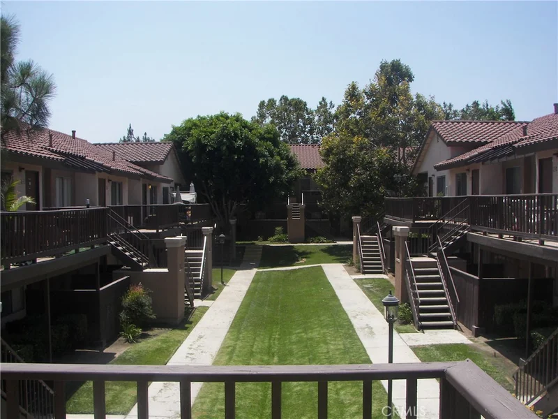1014 La Costa #L203, Corona, CA 92879
