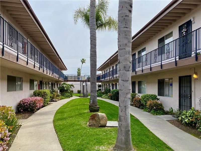 5530 Ackerfield #302, Long Beach, CA 90805
