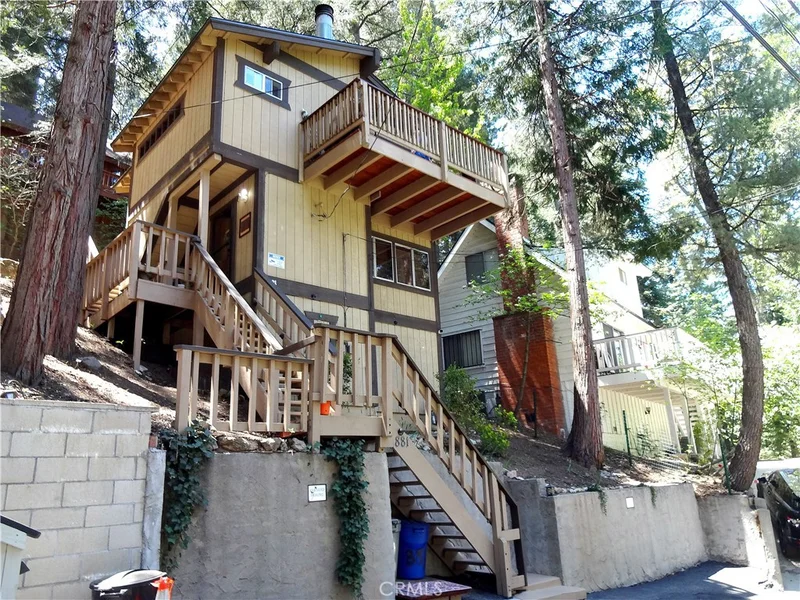 881 Oakmont, Lake Arrowhead, CA 92352
