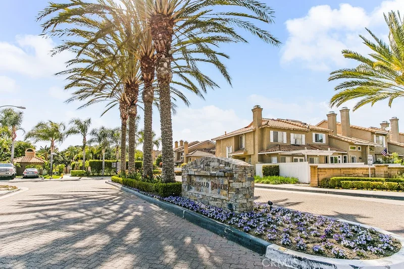 27387 Iris Ave, Mission Viejo, CA 92692