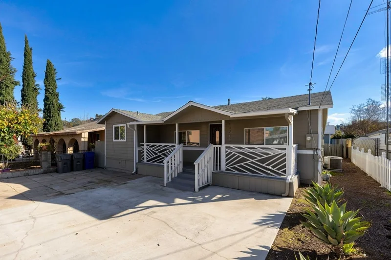 12515 Julian Ave, Lakeside, CA 92040