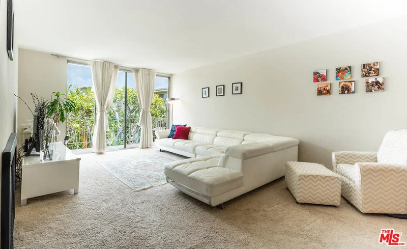 11645 Montana #328, Los Angeles, CA 90049