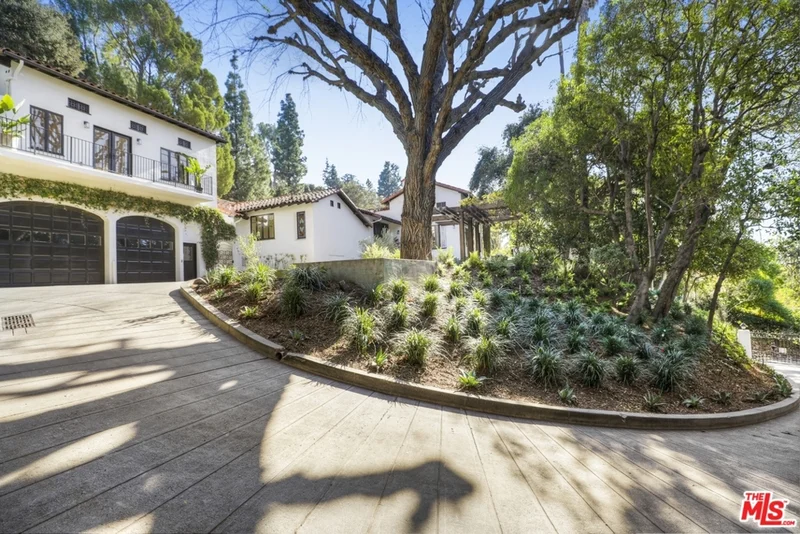2550 Aberdeen, Los Angeles, CA 90027