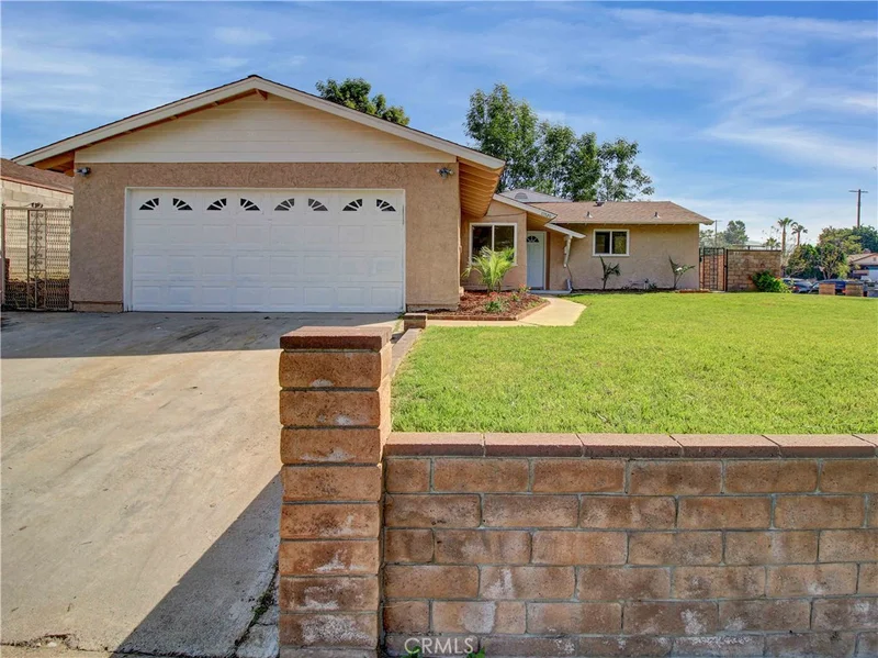 11520 Hela, Sylmar, CA 91342