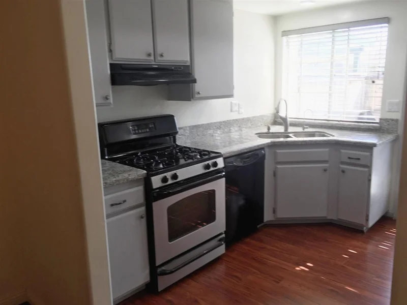 451 Nantucket Gln, Escondido, CA 92027