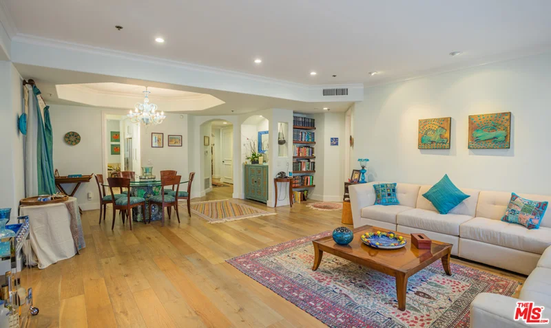 125 Oakhurst #102, Beverly Hills, CA 90212