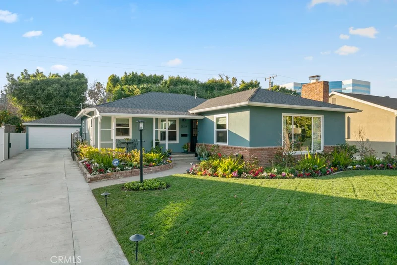 2530 N Spurgeon Street, Santa Ana, CA 92706
