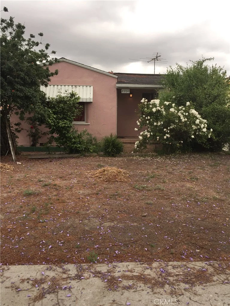 8950 Victoria, South Gate, CA 90280