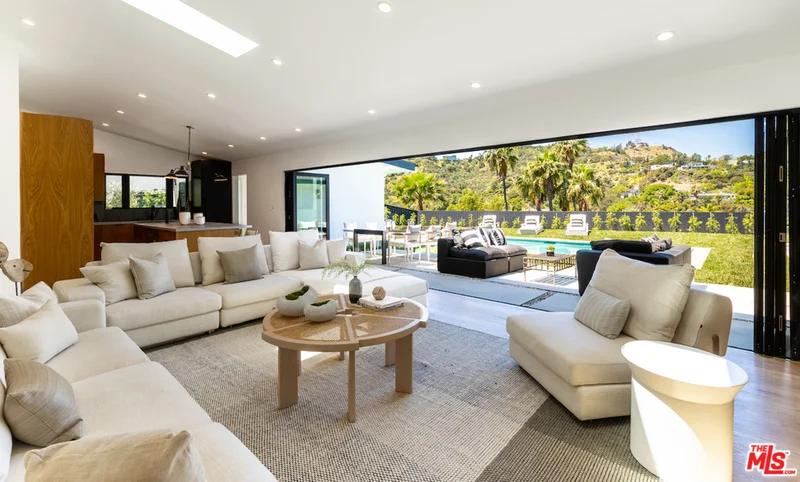 2737 Carmar, Los Angeles, CA 90046