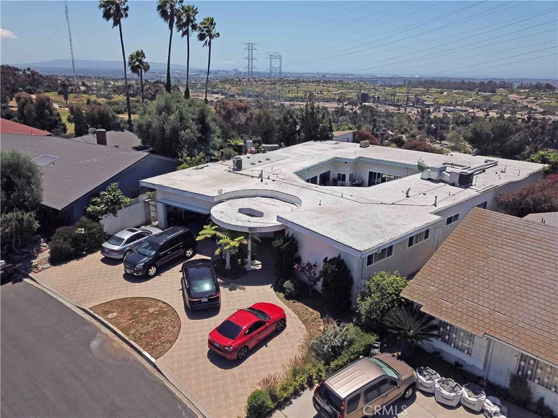 4247 Cloverdale, Los Angeles, CA 90008