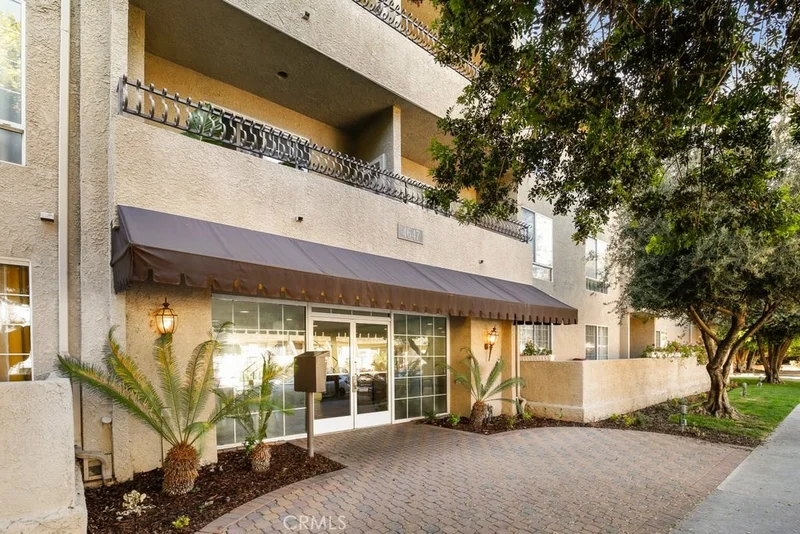 4647 Willis #218, Sherman Oaks, CA 91403