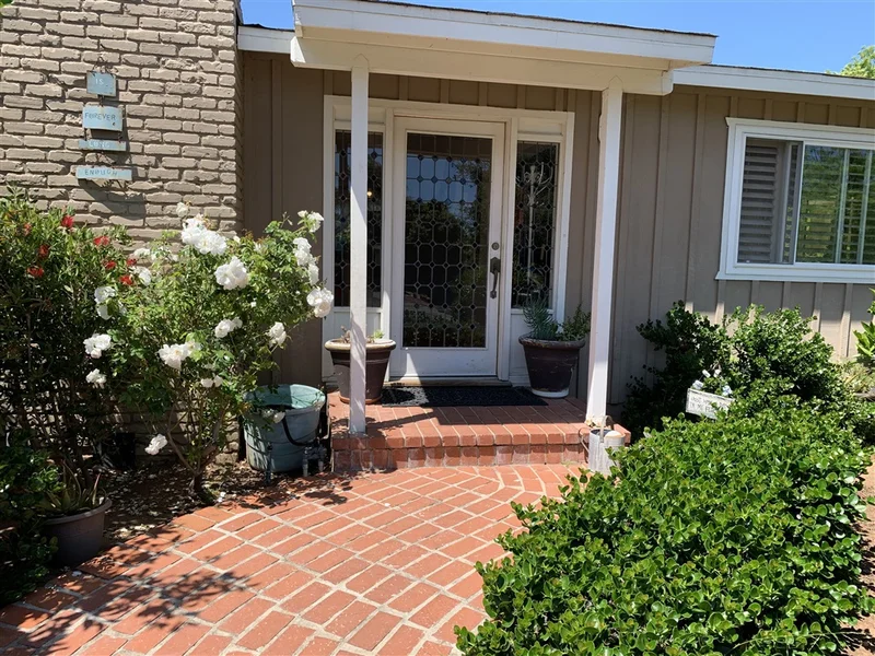 1152 Robin Pl, Vista, CA 92084