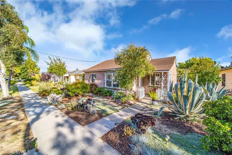 4202 15th, Long Beach, CA 90804