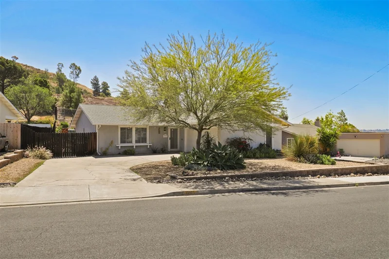 10105 Carlton Hills Blvd, Santee, CA 92071