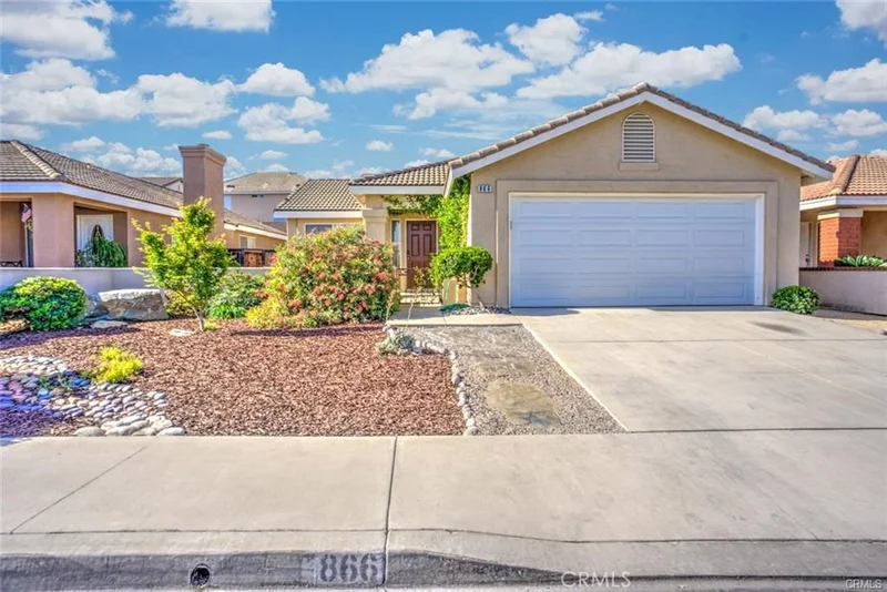 866 Poppyseed, Corona, CA 92881