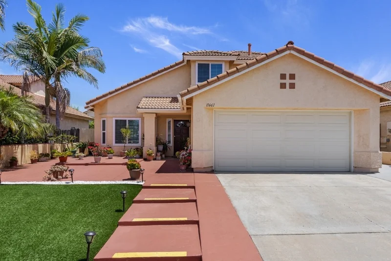 11661 Thomas Hayes Ln, San Diego, CA 92126
