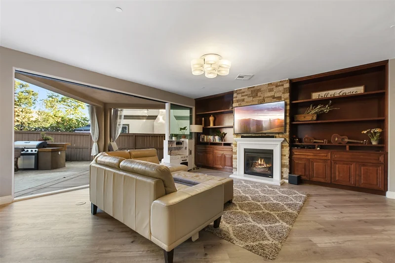 901 Hydra Ct, San Marcos, CA 92069