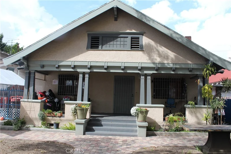 2953 Hobart, Los Angeles, CA 90018