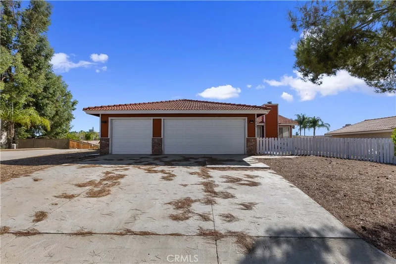 22734 Canyon Club, Canyon Lake, CA 92587