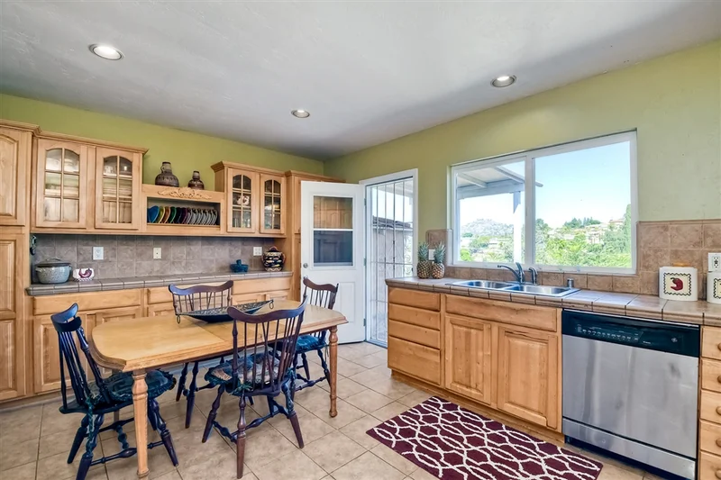 10380 Don Pico Rd, Spring Valley, CA 91978